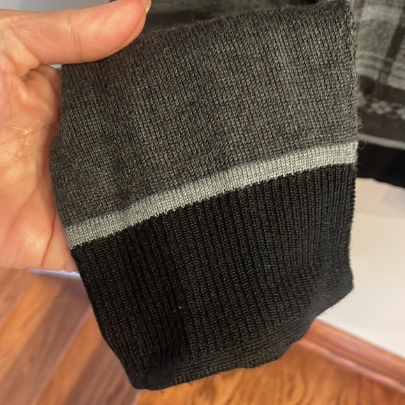 INC men’s V neck MERINO WOOL blend grey multi plaid pattern sweater size Med - Picture 4 of 9